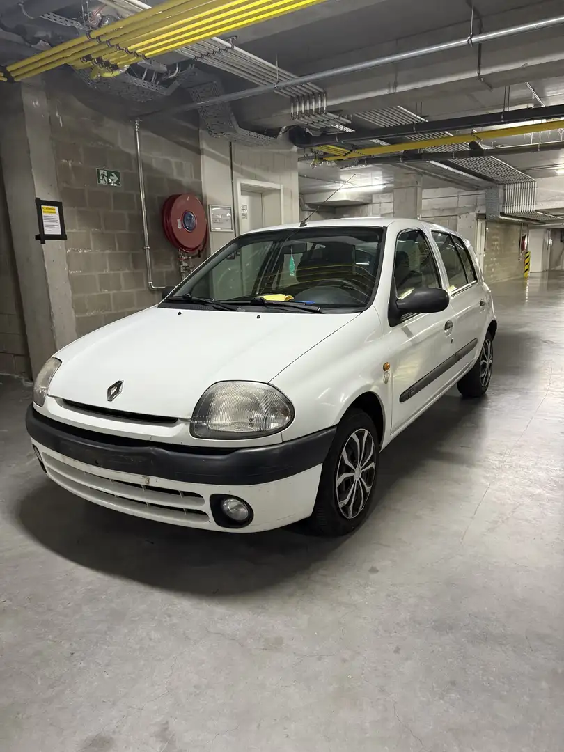 Renault Clio 1.4i - 1