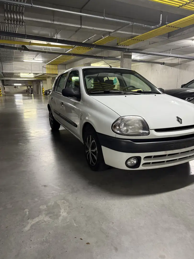 Renault Clio 1.4i - 2