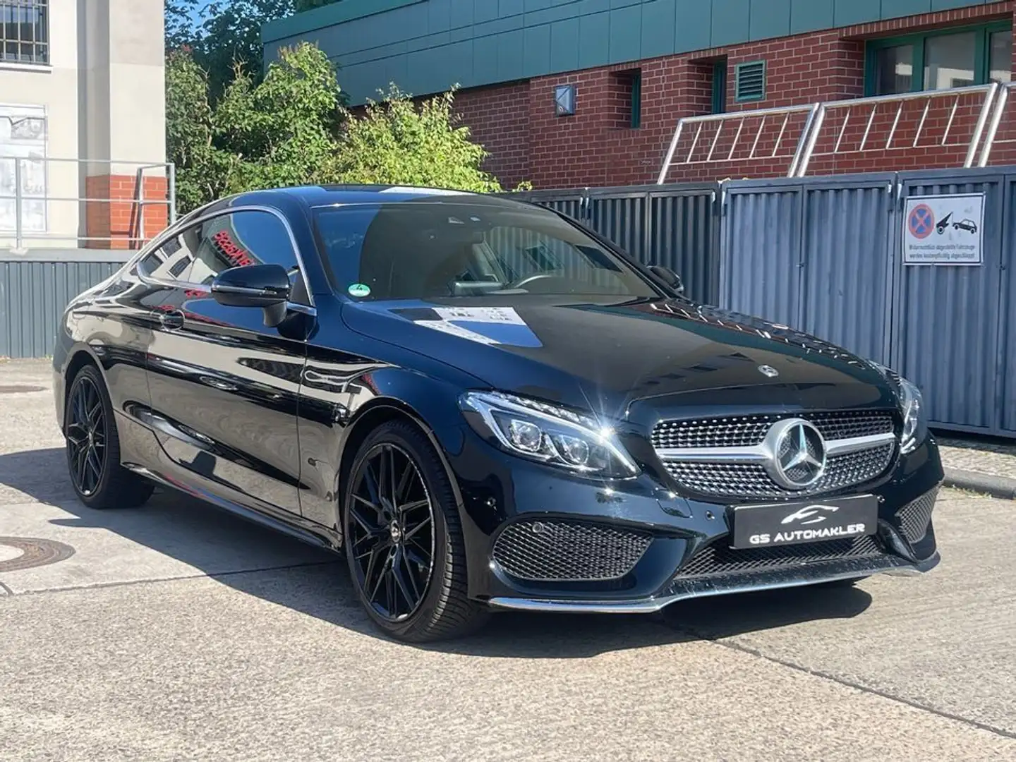 Mercedes-Benz C 200 Coupe AMG Line Burmester Allwetter Černá - 2