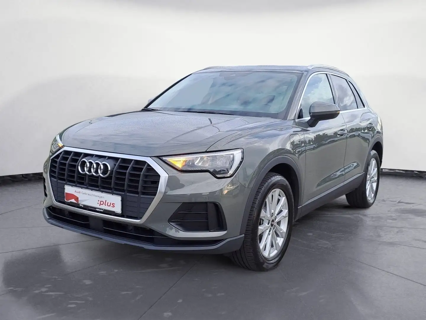 Audi Q3 45 TFSIe S-tronic design selection Navi Virtu Grau - 2