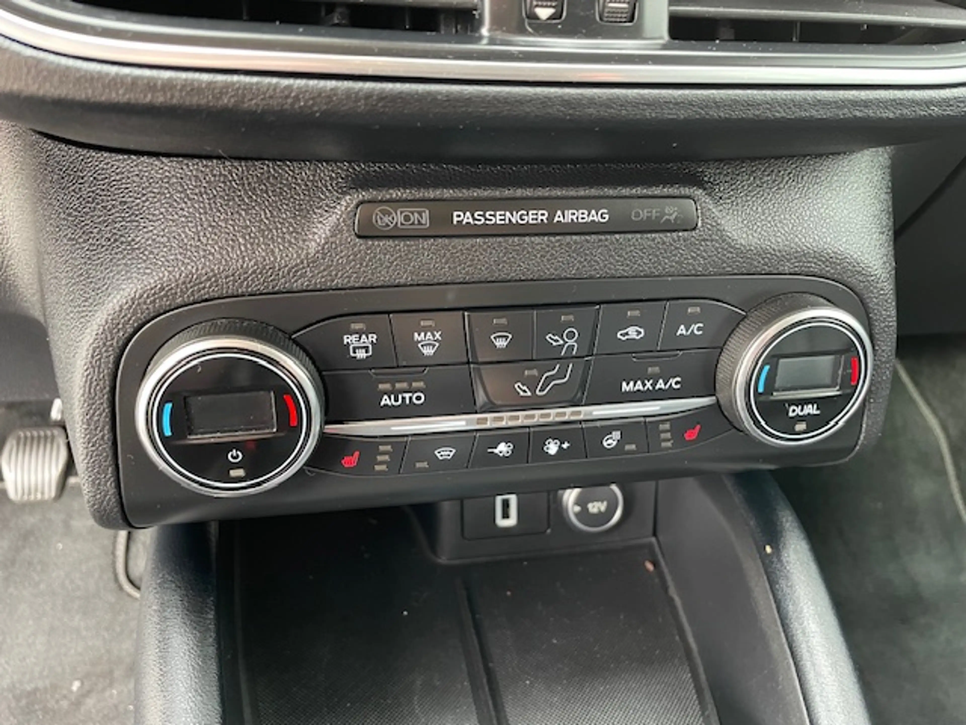 Ford Focus Vignale AHK, Standheizung — photo 11