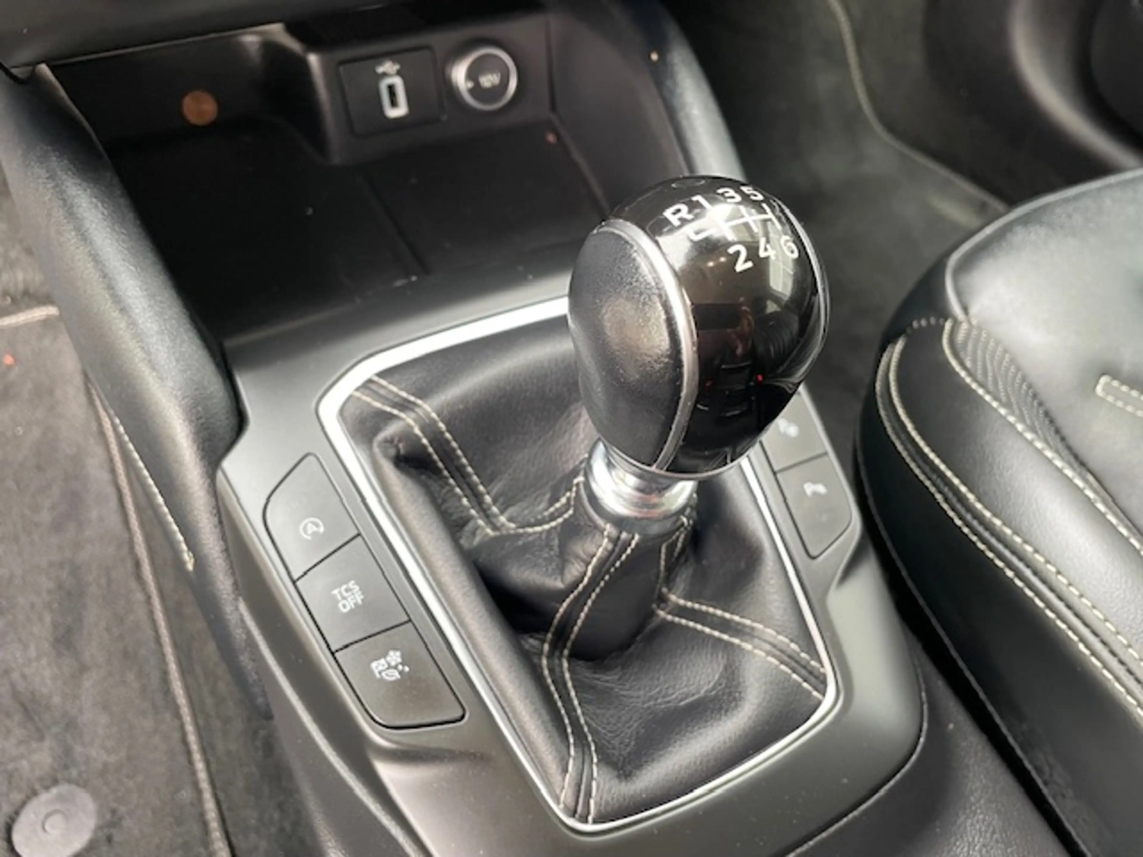 Ford Focus Vignale AHK, Standheizung — photo 12