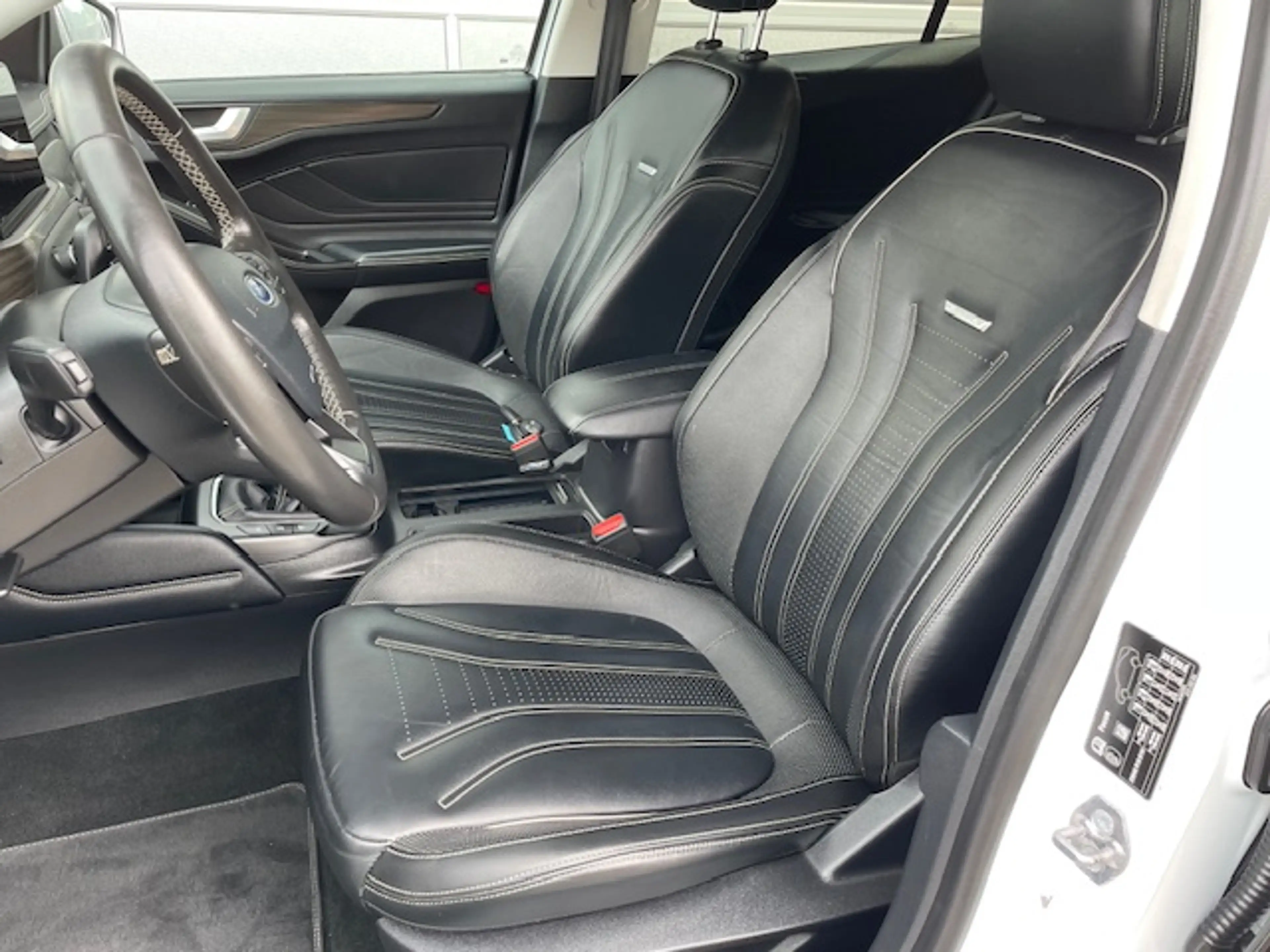Ford Focus Vignale AHK, Standheizung — photo 7