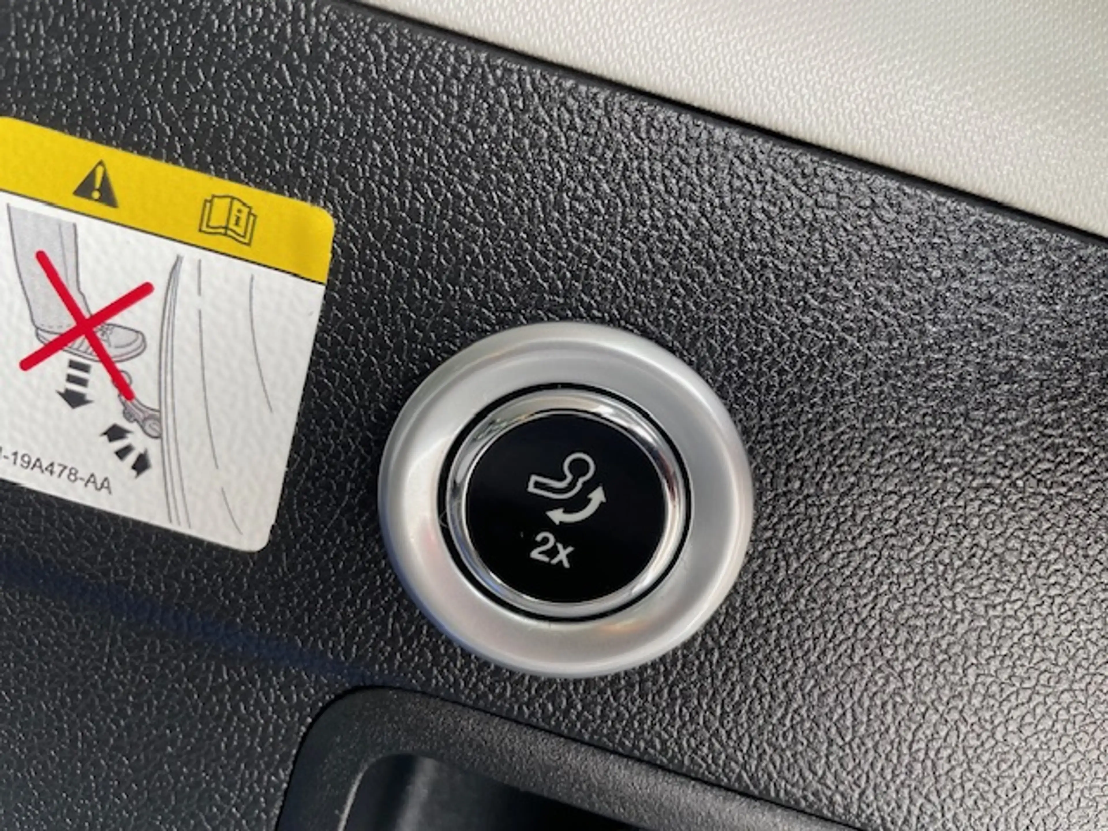 Ford Focus Vignale AHK, Standheizung — photo 13