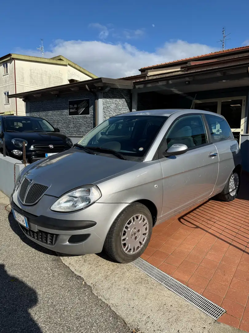 Lancia Ypsilon 1.2 8v Argent - 1
