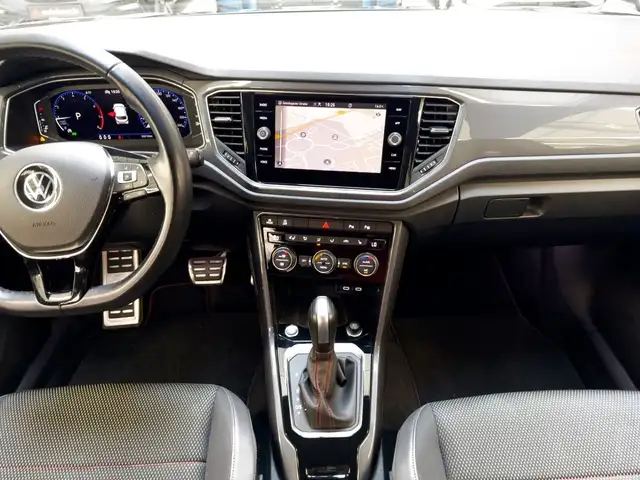Volkswagen T-Roc view 11
