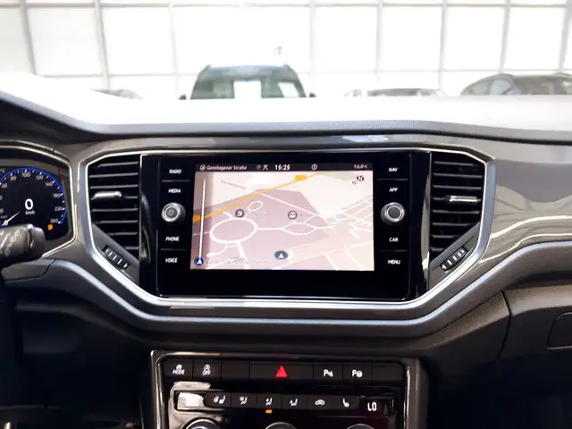 Volkswagen T-Roc view 12