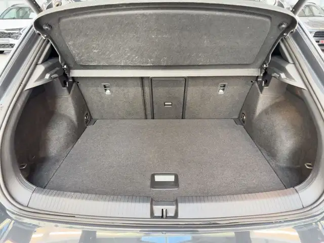 Volkswagen T-Roc view 6