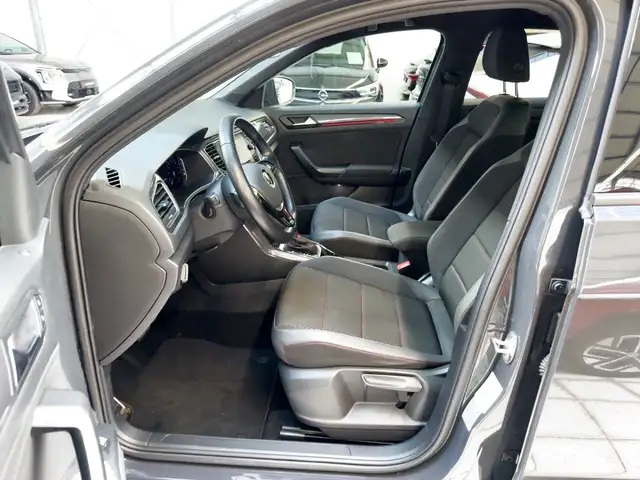 Volkswagen T-Roc view 8