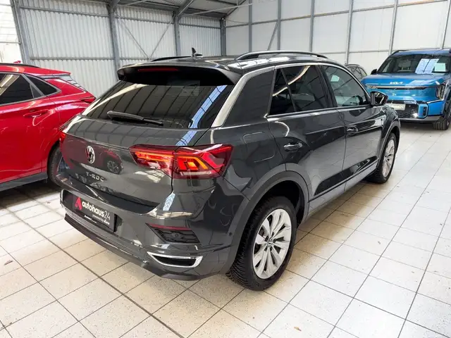Volkswagen T-Roc view 5
