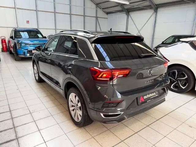 Volkswagen T-Roc view 4