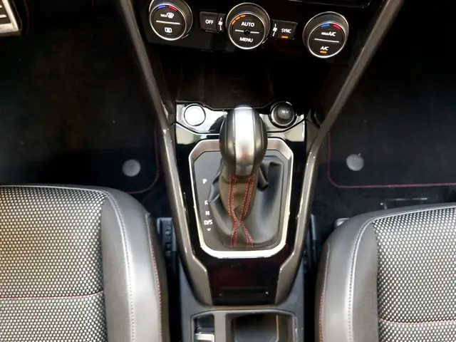 Volkswagen T-Roc view 13