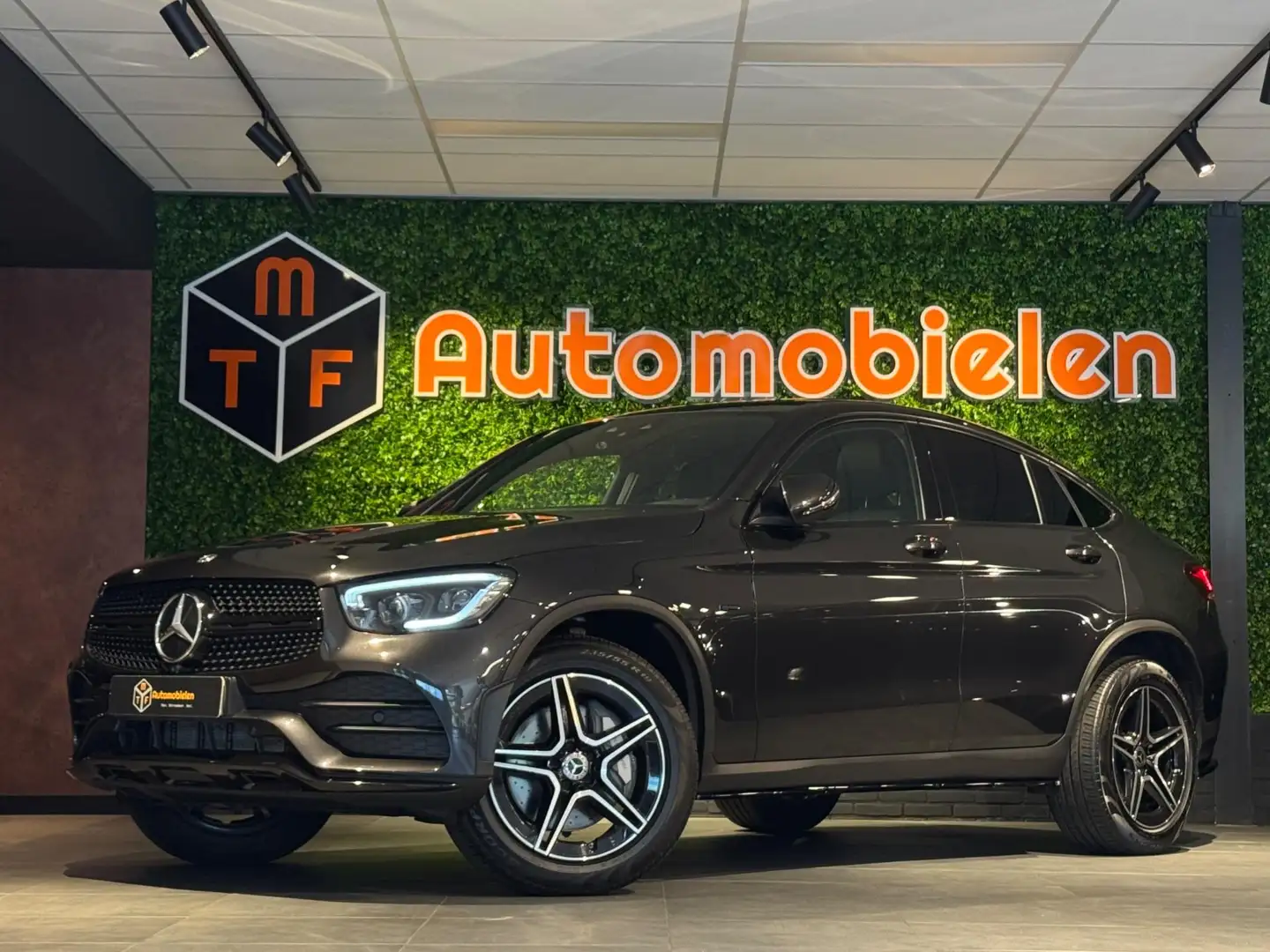 Mercedes-Benz GLC 300 Coupé 300e 4MATIC AMG |DAKRAAM|360CAMERA|NIEUWSTAA Gris - 1