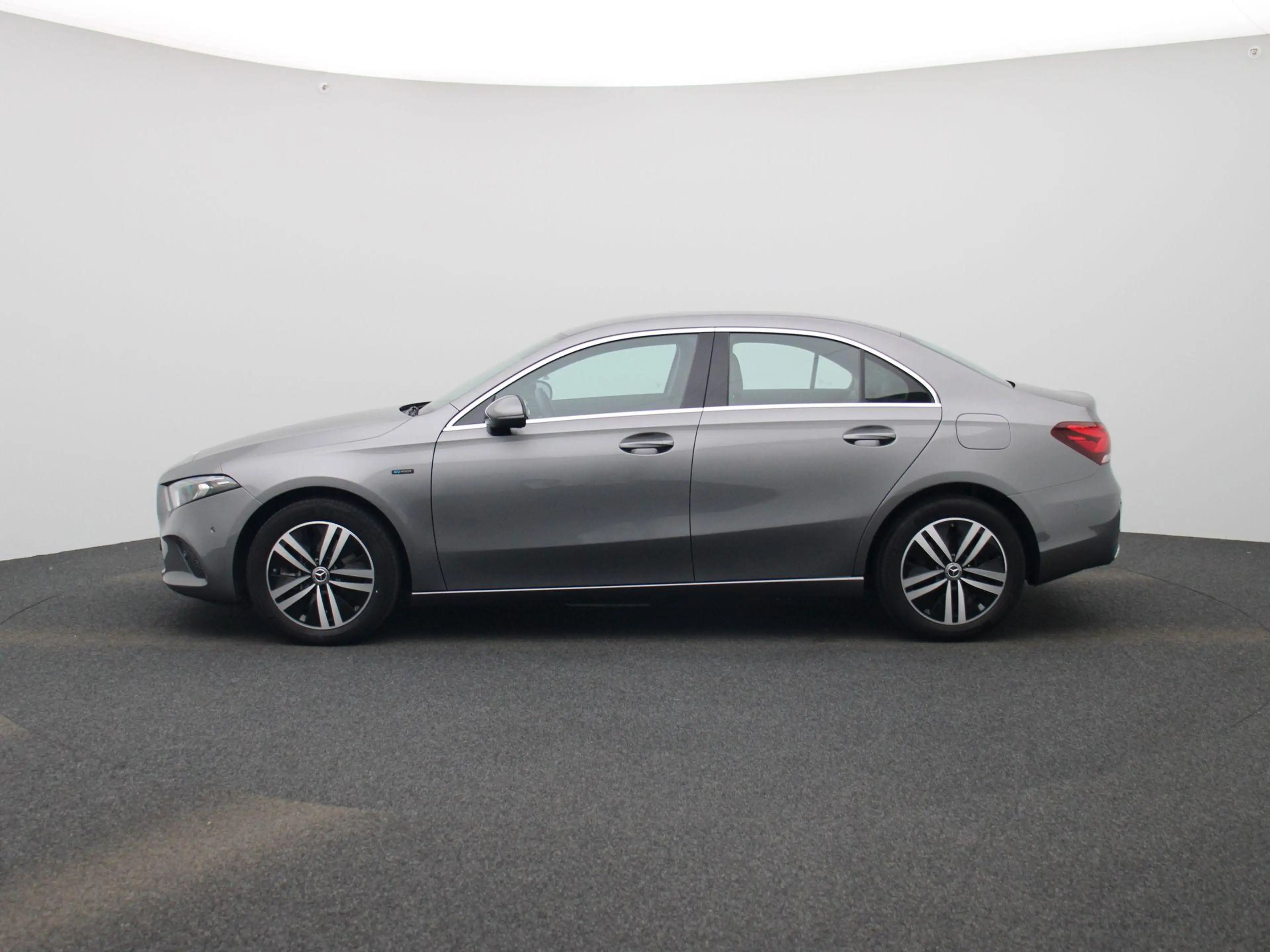 Mercedes-Benz A 250 e Luxury Line 1Y USED GARANTIE — photo 4