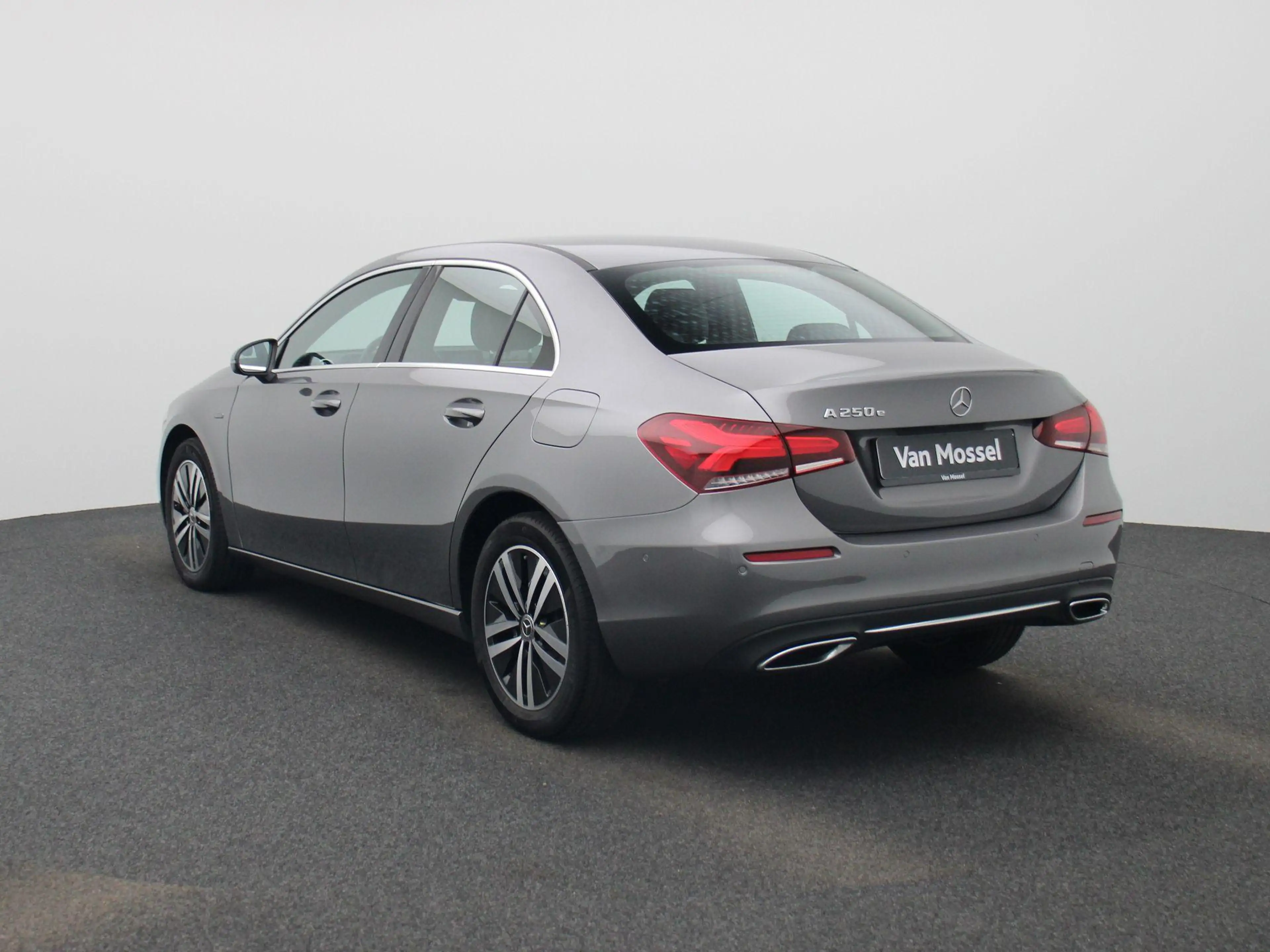 Mercedes-Benz A 250 e Luxury Line 1Y USED GARANTIE — photo 2
