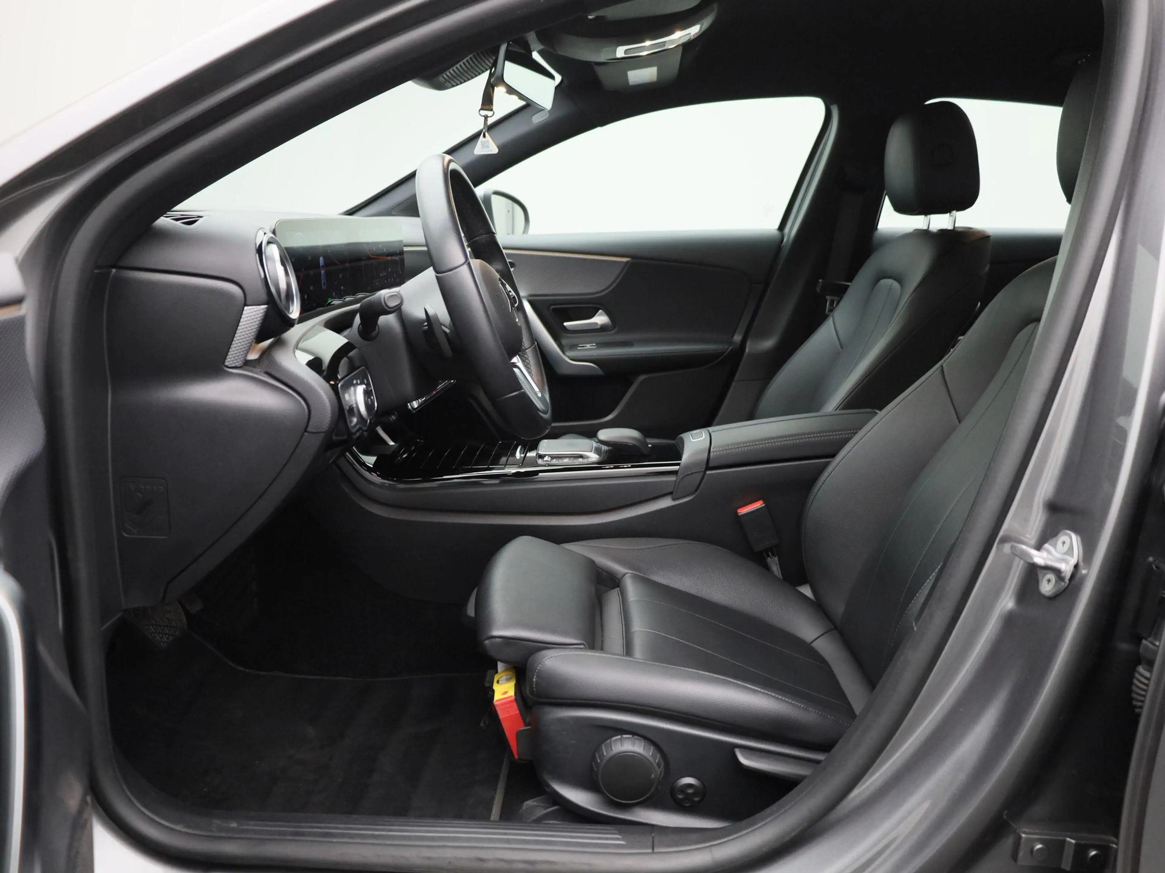Mercedes-Benz A 250 e Luxury Line 1Y USED GARANTIE — photo 11