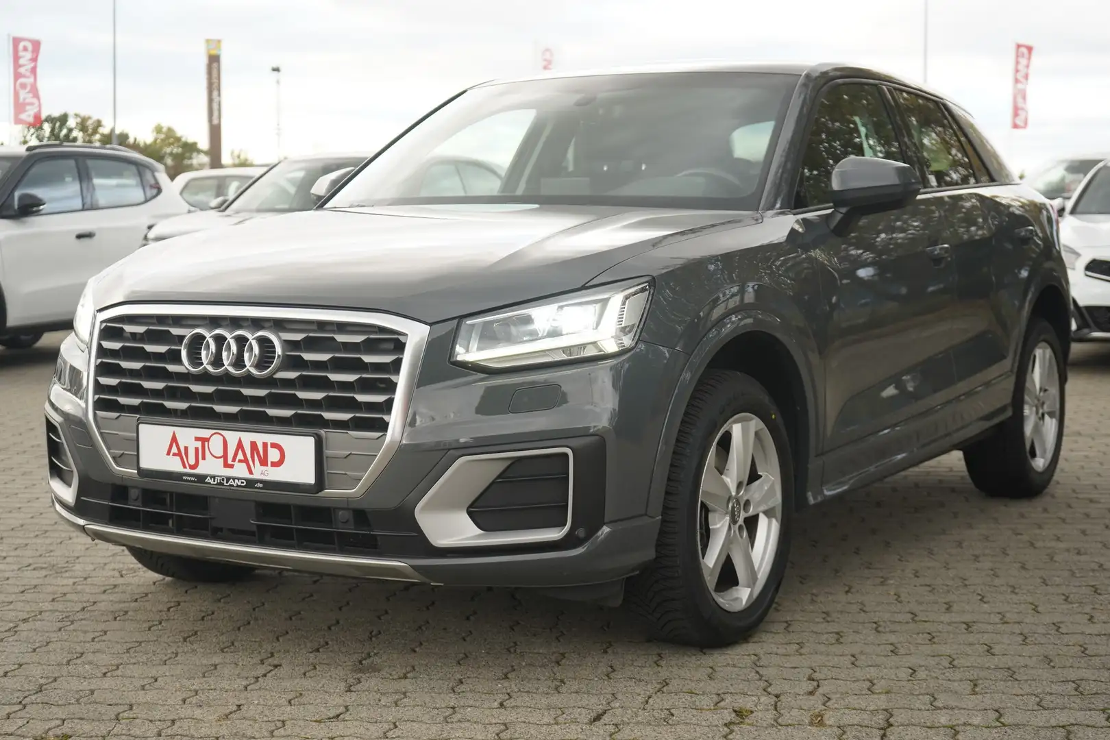 Audi Q2 1.4 TFSI sport LED Navi Klimaaut. Tempomat Grau - 2