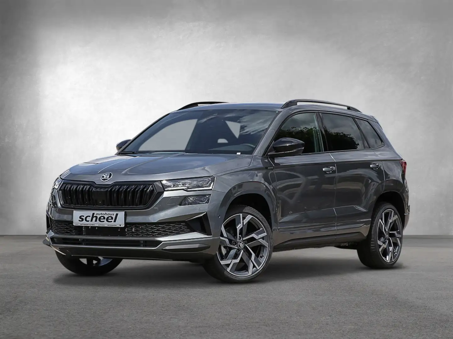 Skoda Karoq 1.5 TSI ACT Sportline 360 SpurH AHK DynLi Grijs - 2