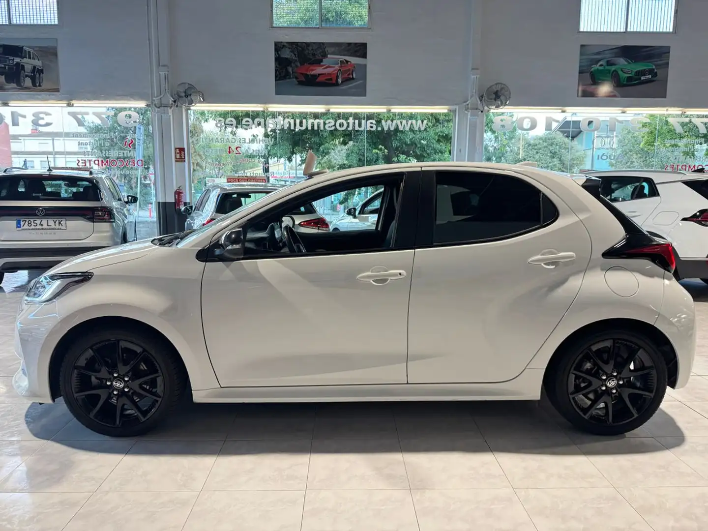Toyota Yaris 1.5 HYBRID 120CV STYLE.- " NACIONAL ".- " GARANTÍ Wit - 2