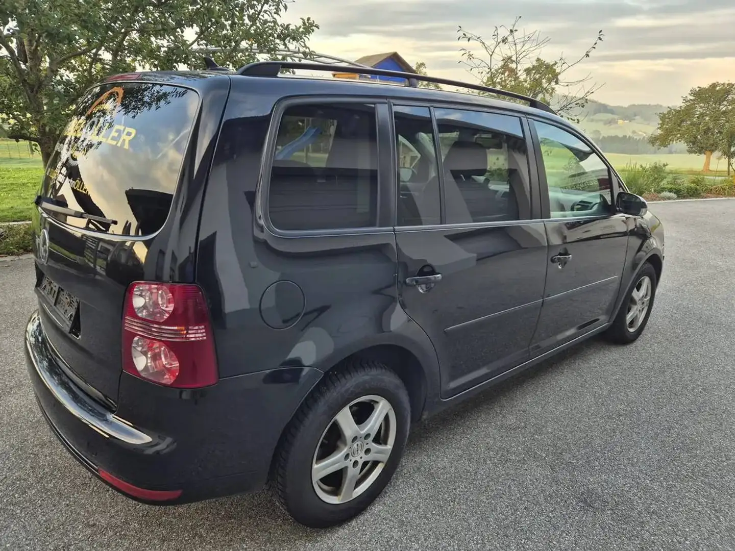 Volkswagen Touran Touran Edition 2,0 TDI DPF DSG Edition Schwarz - 2