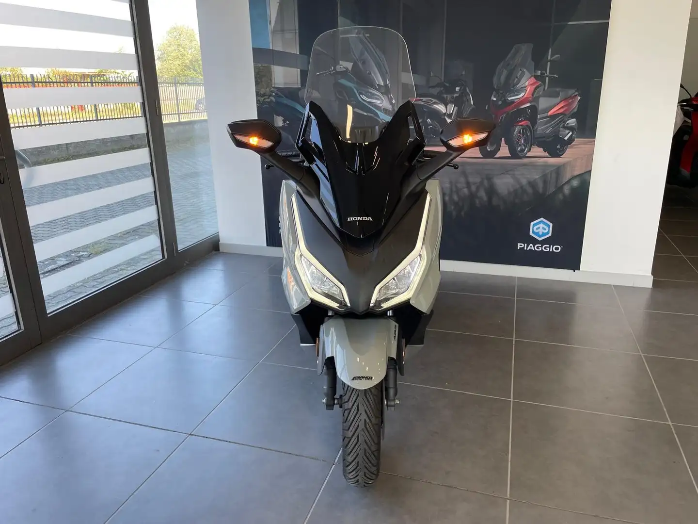 Honda Forza 350 UNICO PROPRIETARIO, SOLO 8.500KM, COME NUOVO! Grigio - 2