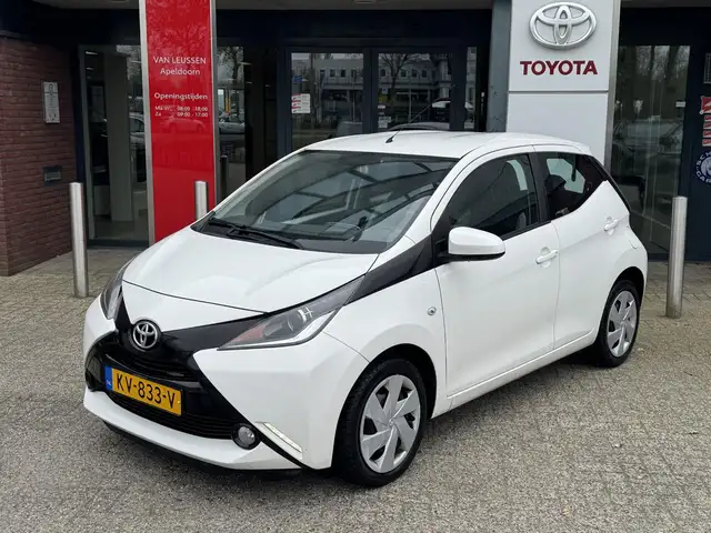 Toyota Aygo X X-PLAY 5-DEURS NAVI 4S-BANDEN AIRCO CAMERA BLUETOO