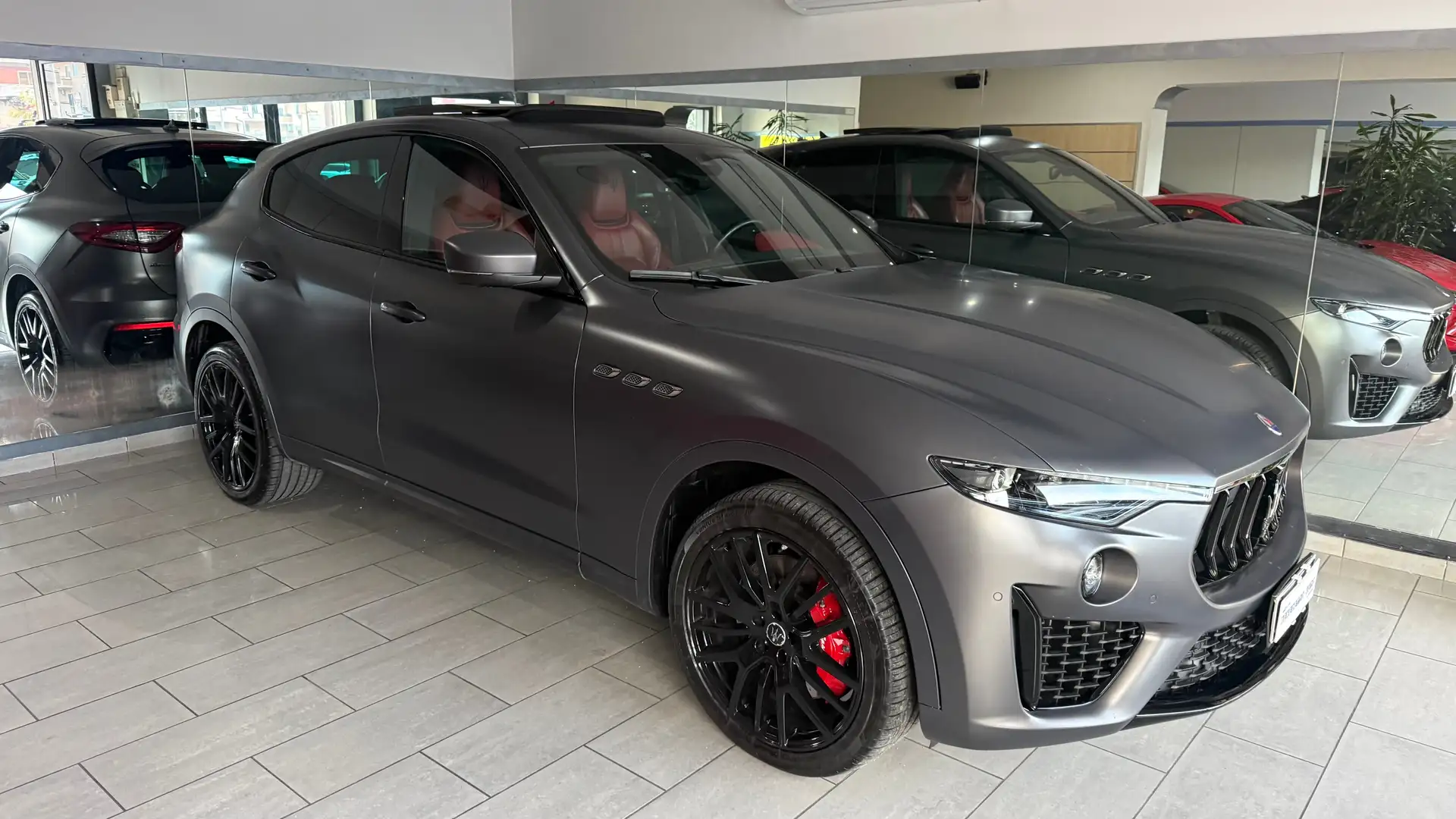 Maserati Levante 3.0 V6 Gransport 250cv TETTO APRIBILE OPACO Gris - 2