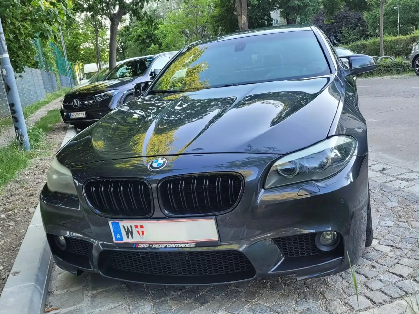 BMW 525 525d Aut. Schwarz - 1