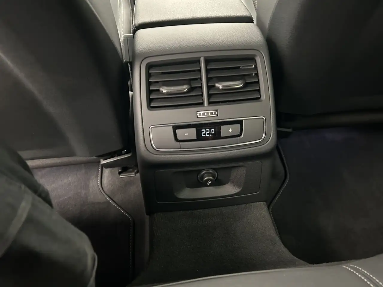 Audi A4 40 TFSI qu S line S tro*LED*Navi+*Sport 15