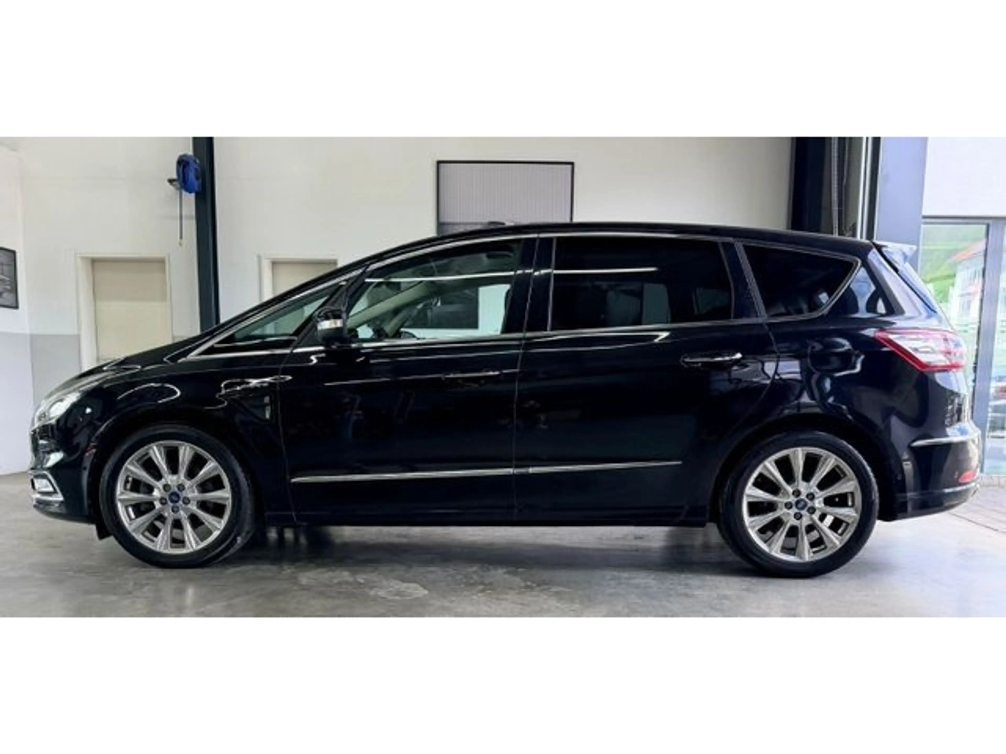 Ford S-Max 2.0 TDCi Aut. Vignale+AHK+Navi+Pano+Leder — photo 3