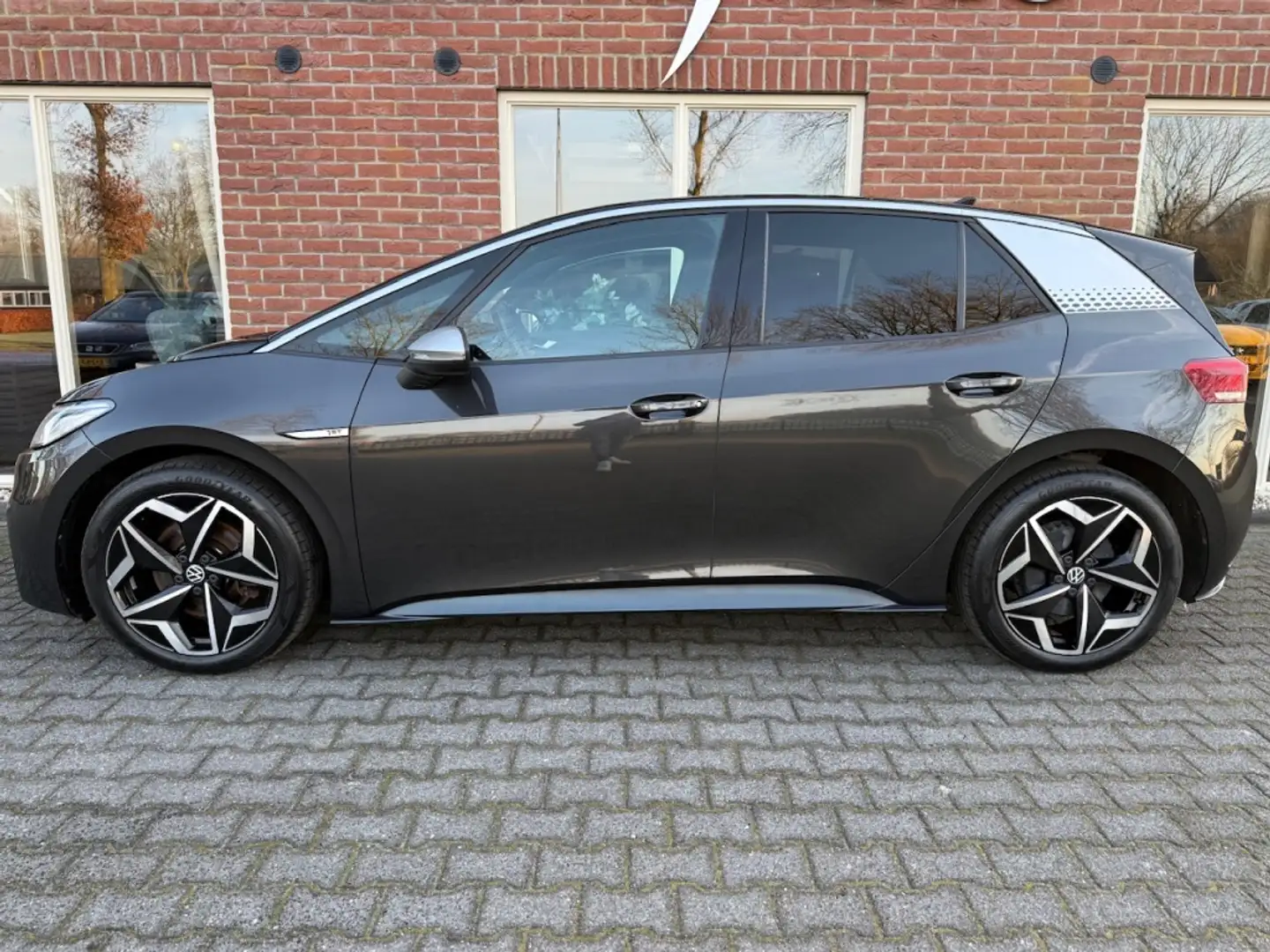 Volkswagen ID.3 First Plus 58 kWh SOH 91% / FASE 3 / IQ LIGHT / ST Gris - 2