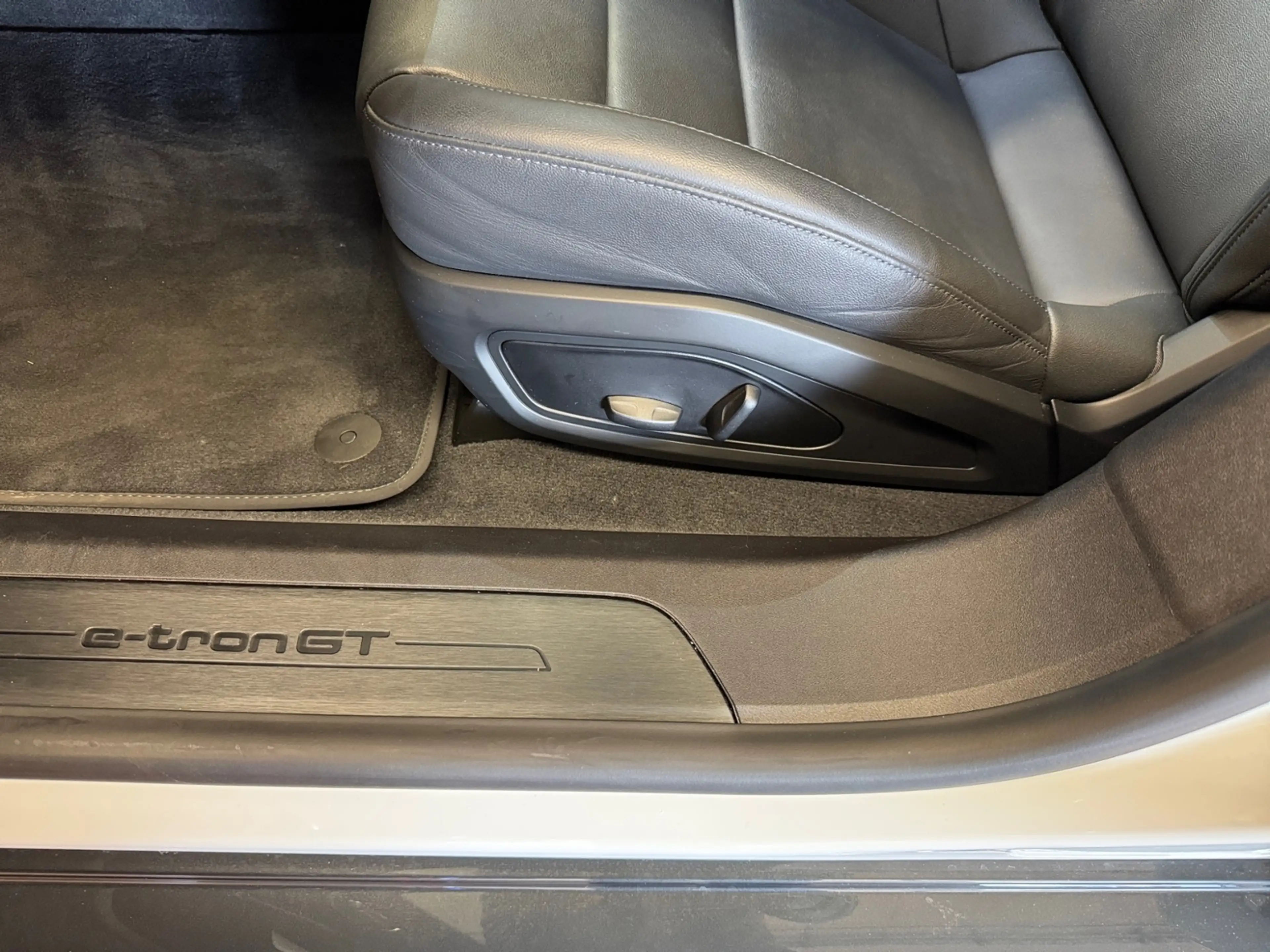 Audi e-tron GT quattro KLIMA NAVI LEDER ALU — photo 15