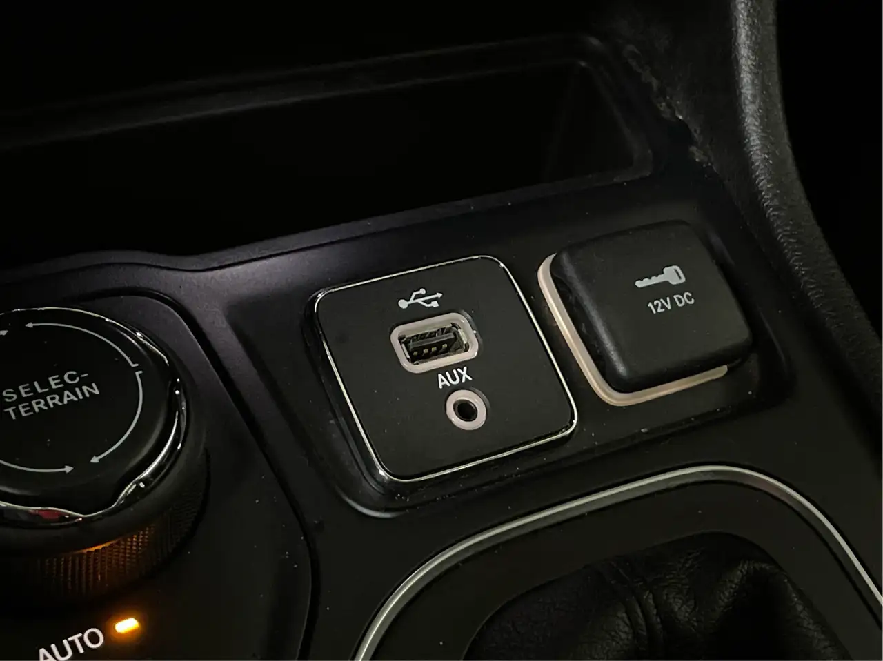 Jeep Cherokee снимка Jeep Cherokee