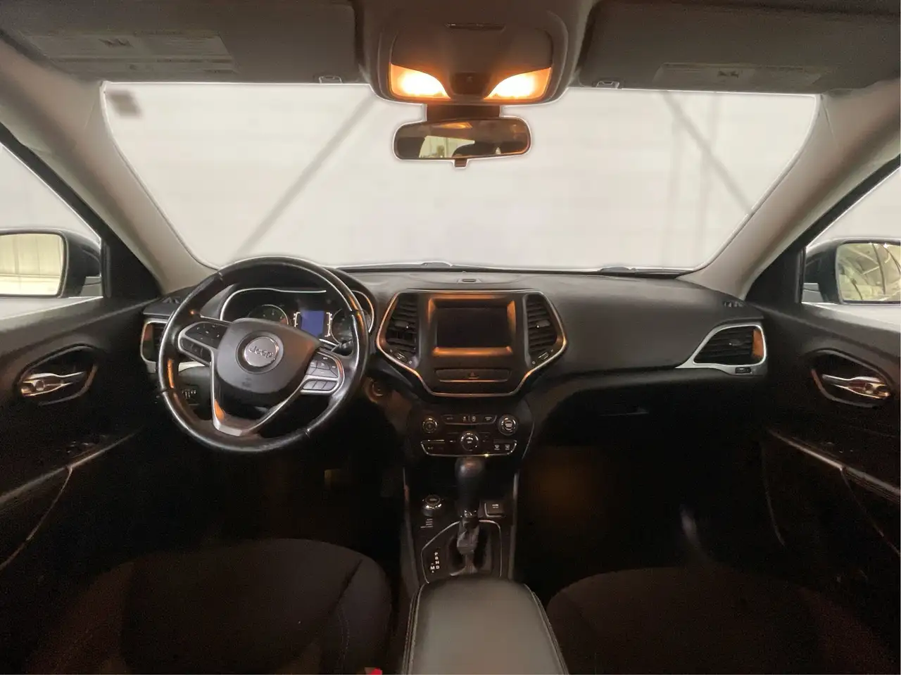 Jeep Cherokee снимка Jeep Cherokee