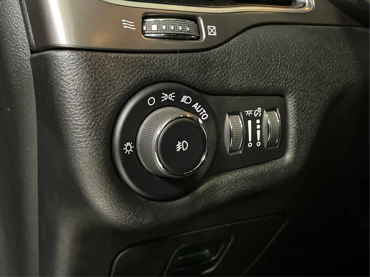 Jeep Cherokee снимка Jeep Cherokee