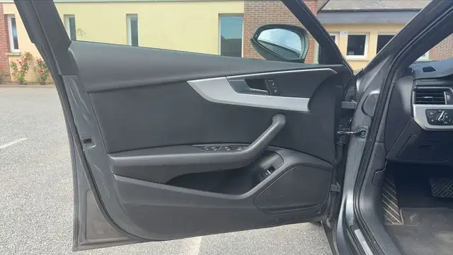 Audi A4 view 7