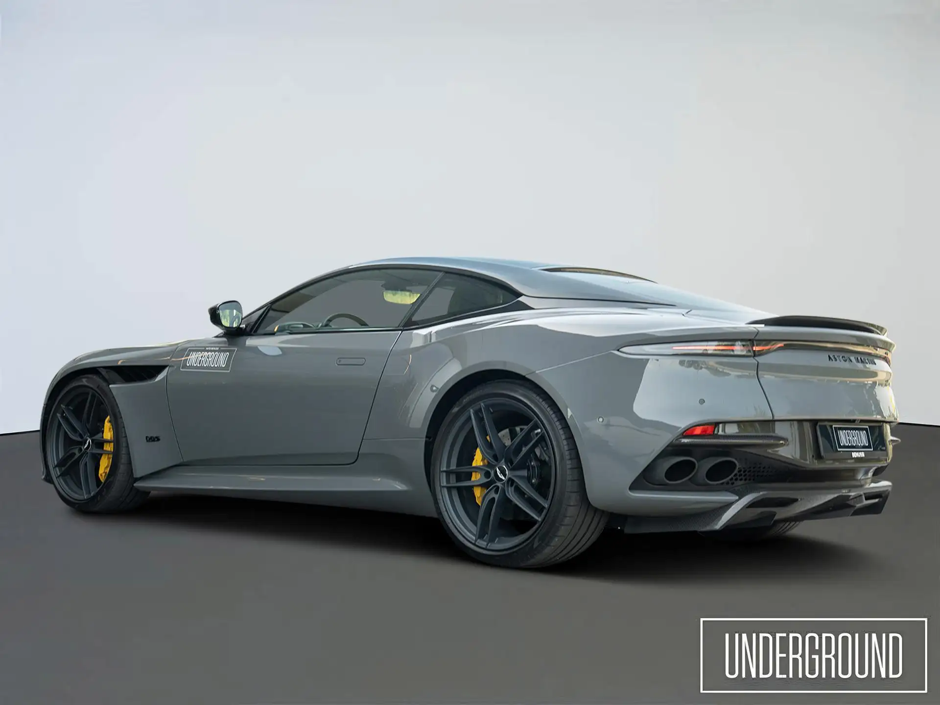 애스턴마틴 DBS Coupe 2024 건메탈 사진 7