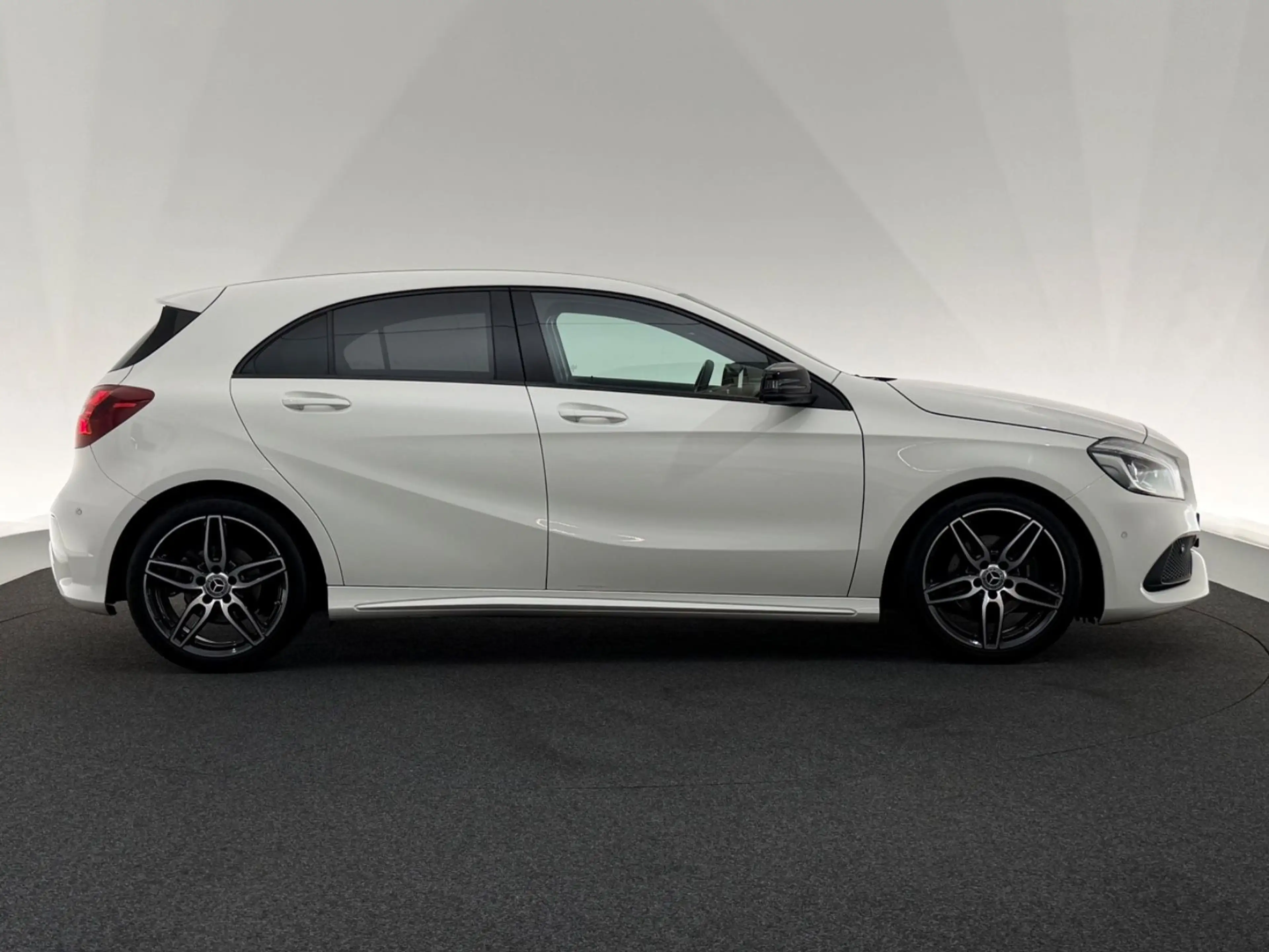 Mercedes-Benz A 200 *AMG LINE*NIGHT-LED-SHZ-TEMPO-PDC-SP.FW-18" — photo 8