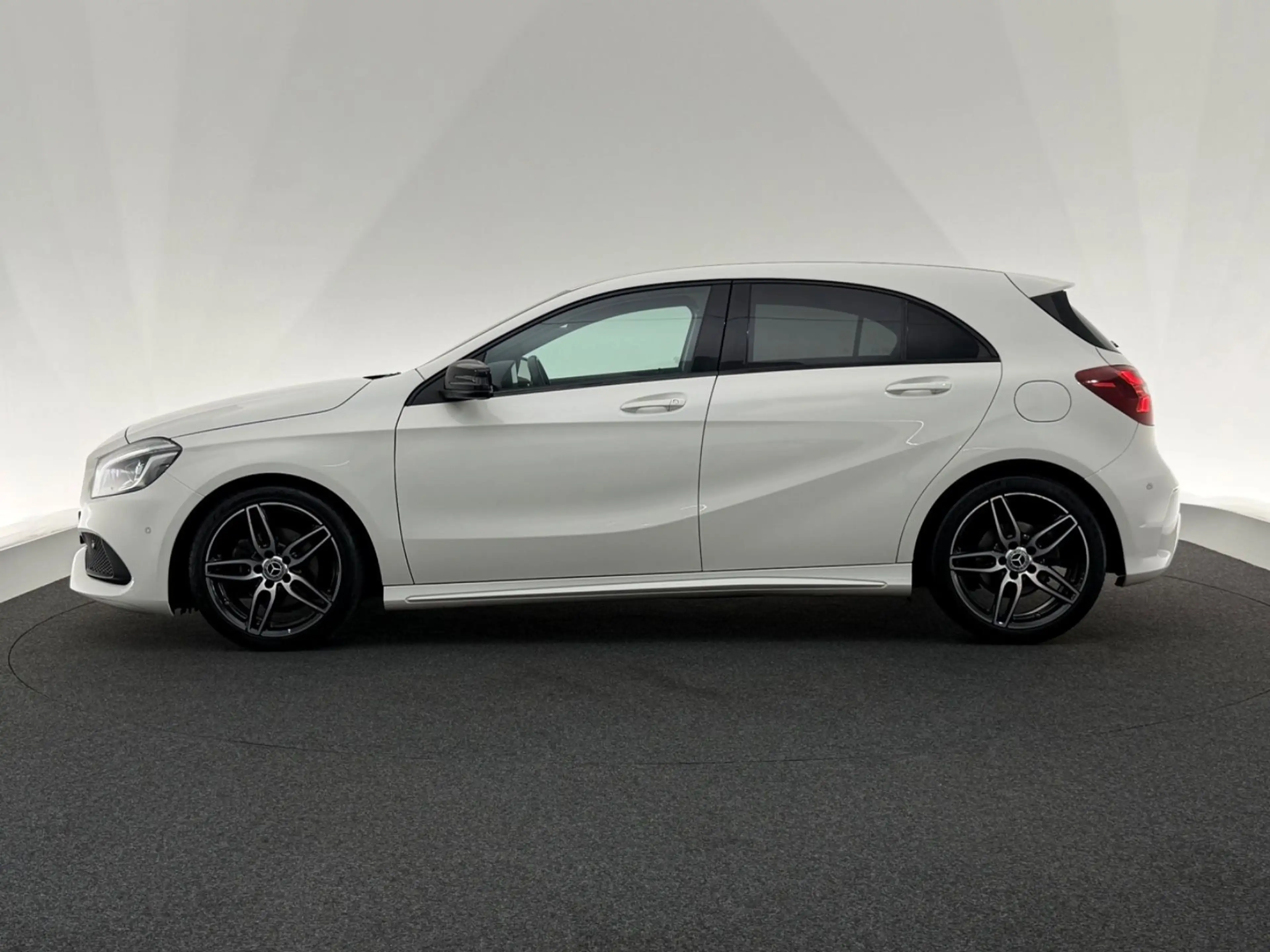 Mercedes-Benz A 200 *AMG LINE*NIGHT-LED-SHZ-TEMPO-PDC-SP.FW-18" — photo 4