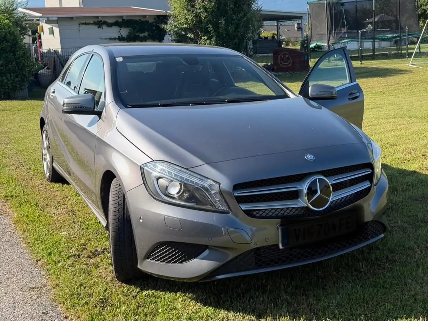 Mercedes-Benz A 180 A 180 Avantgarde A-Edition Aut. Avantgarde A-Edition Grau - 2