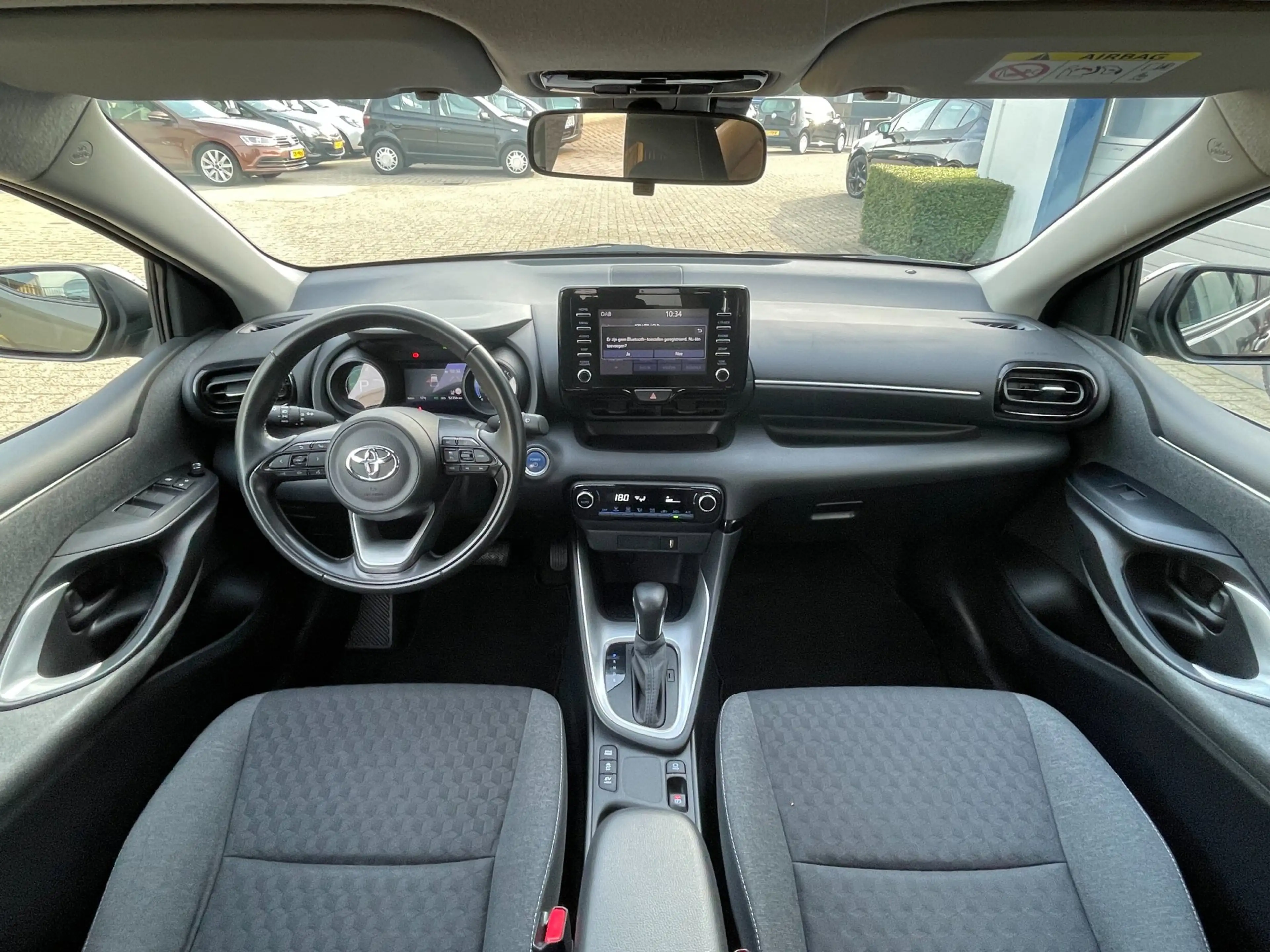 Toyota Yaris 1.5 Hybrid Dynamic — photo 6