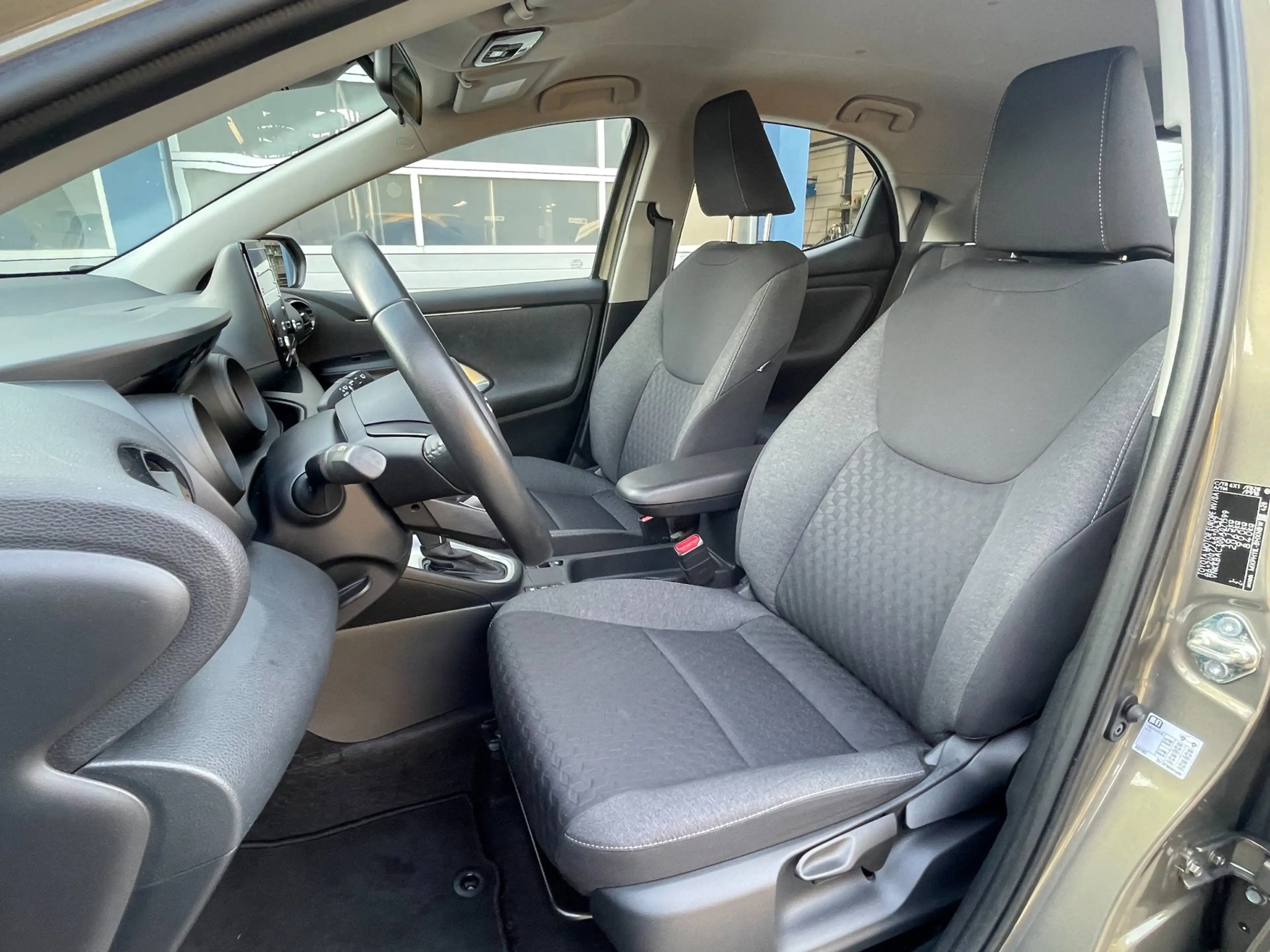 Toyota Yaris 1.5 Hybrid Dynamic — photo 17