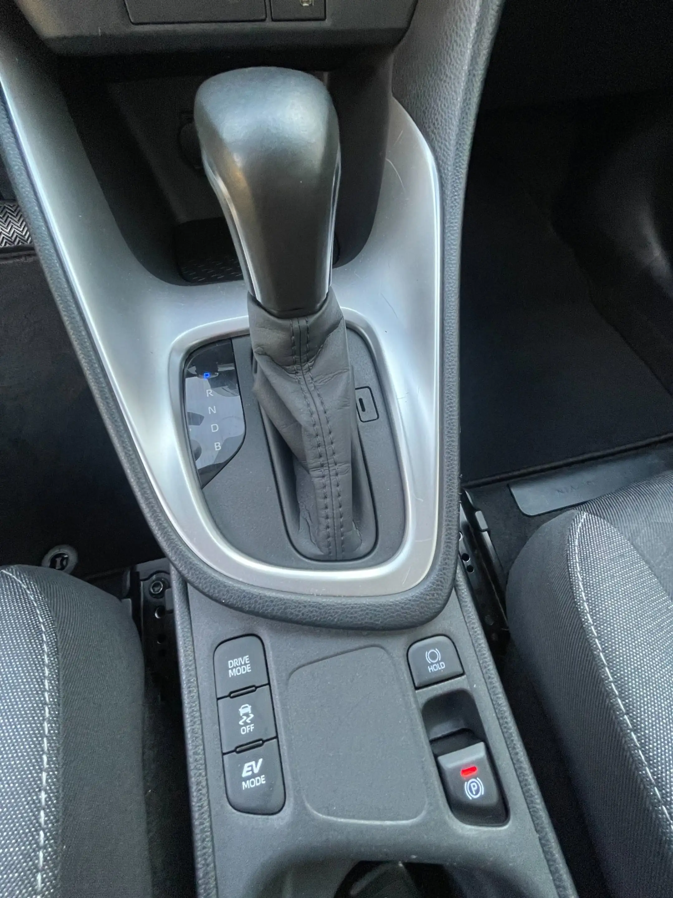 Toyota Yaris 1.5 Hybrid Dynamic — photo 16