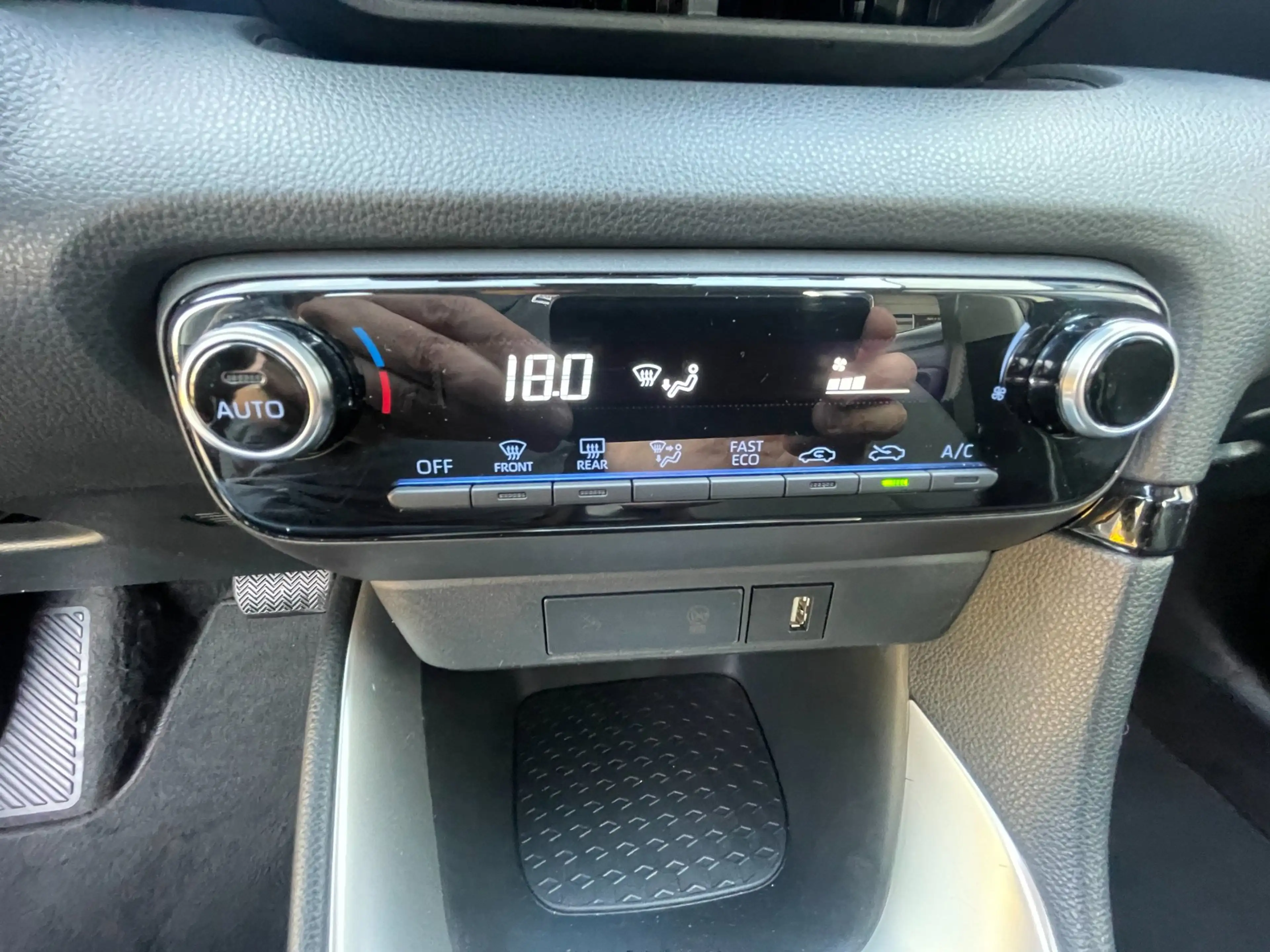 Toyota Yaris 1.5 Hybrid Dynamic — photo 15