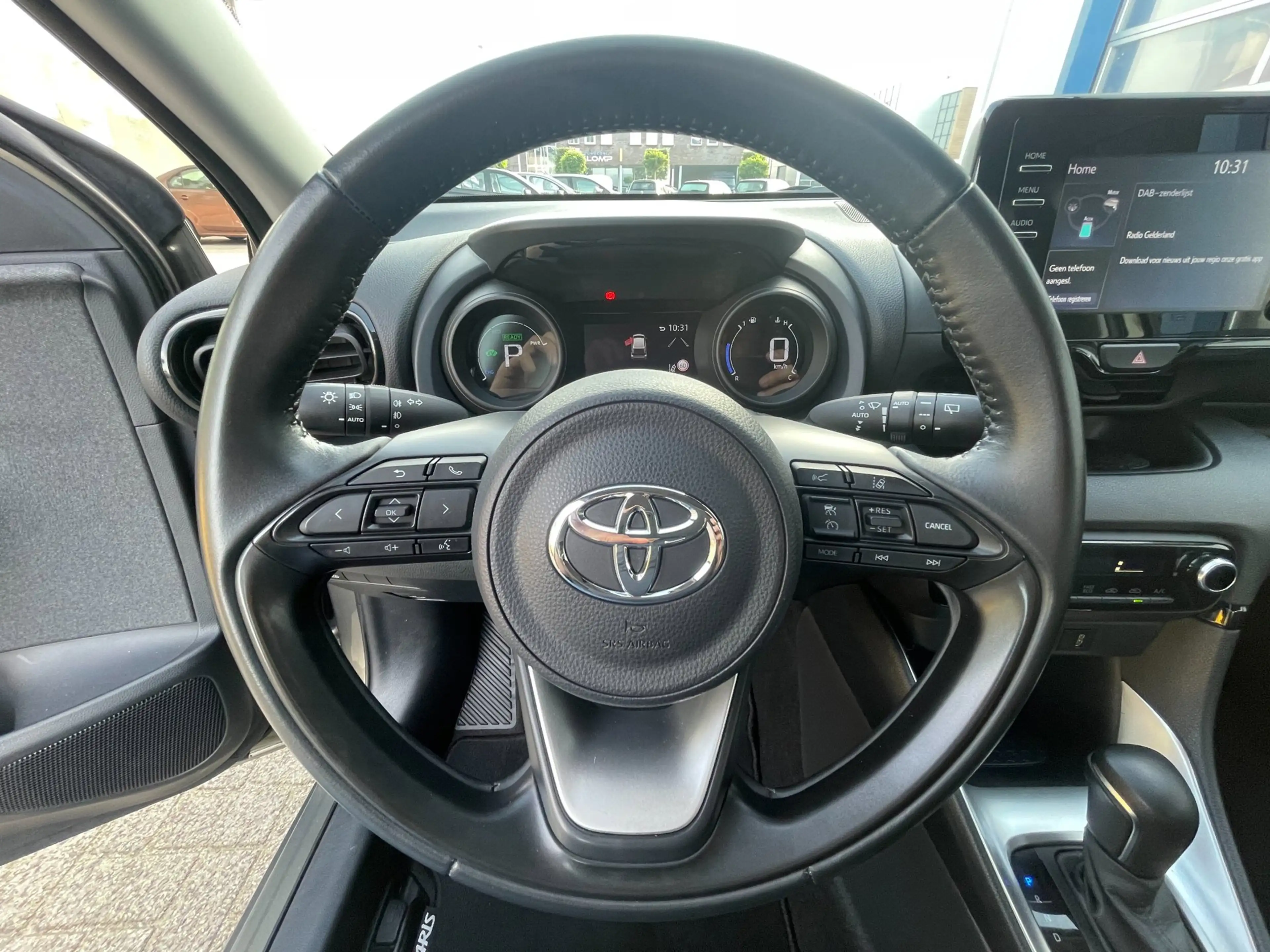 Toyota Yaris 1.5 Hybrid Dynamic — photo 9
