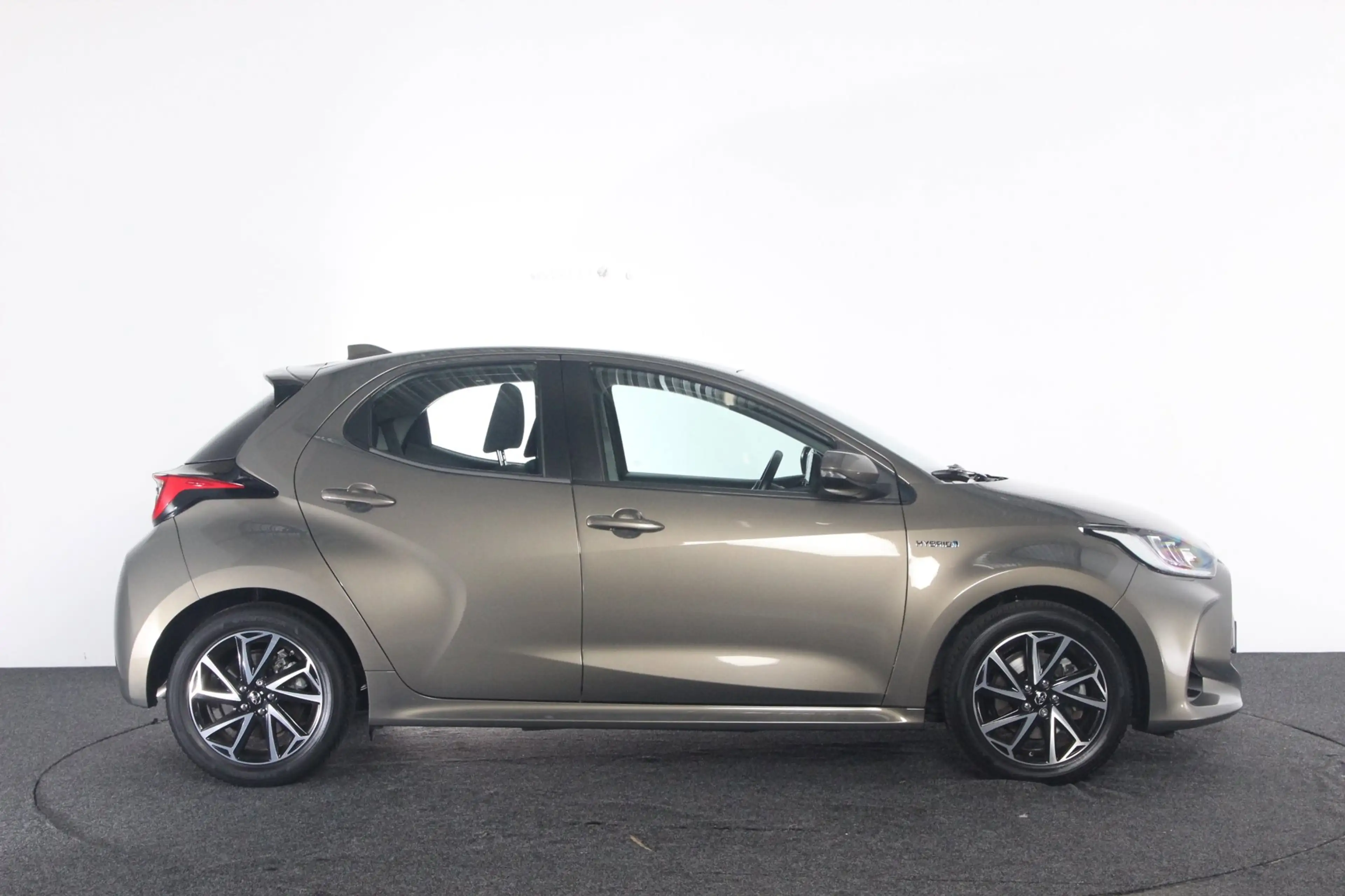 Toyota Yaris 1.5 Hybrid Dynamic — photo 4
