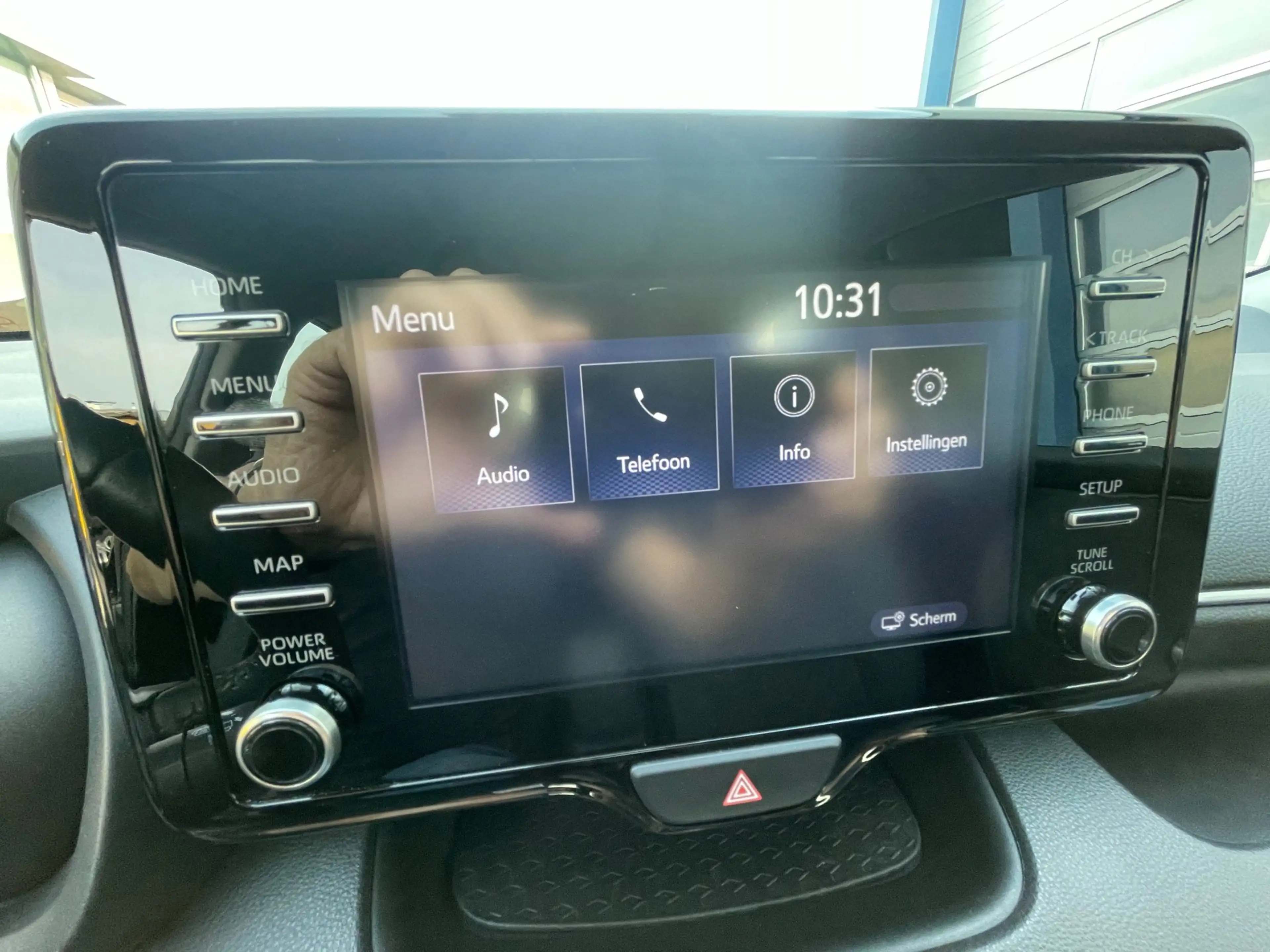 Toyota Yaris 1.5 Hybrid Dynamic — photo 12