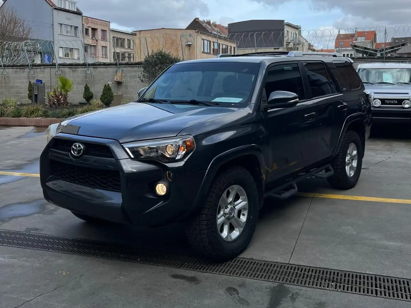 Toyota 4-Runner ONLY FOR EPORT OUT OF EUROPE Grau - 1