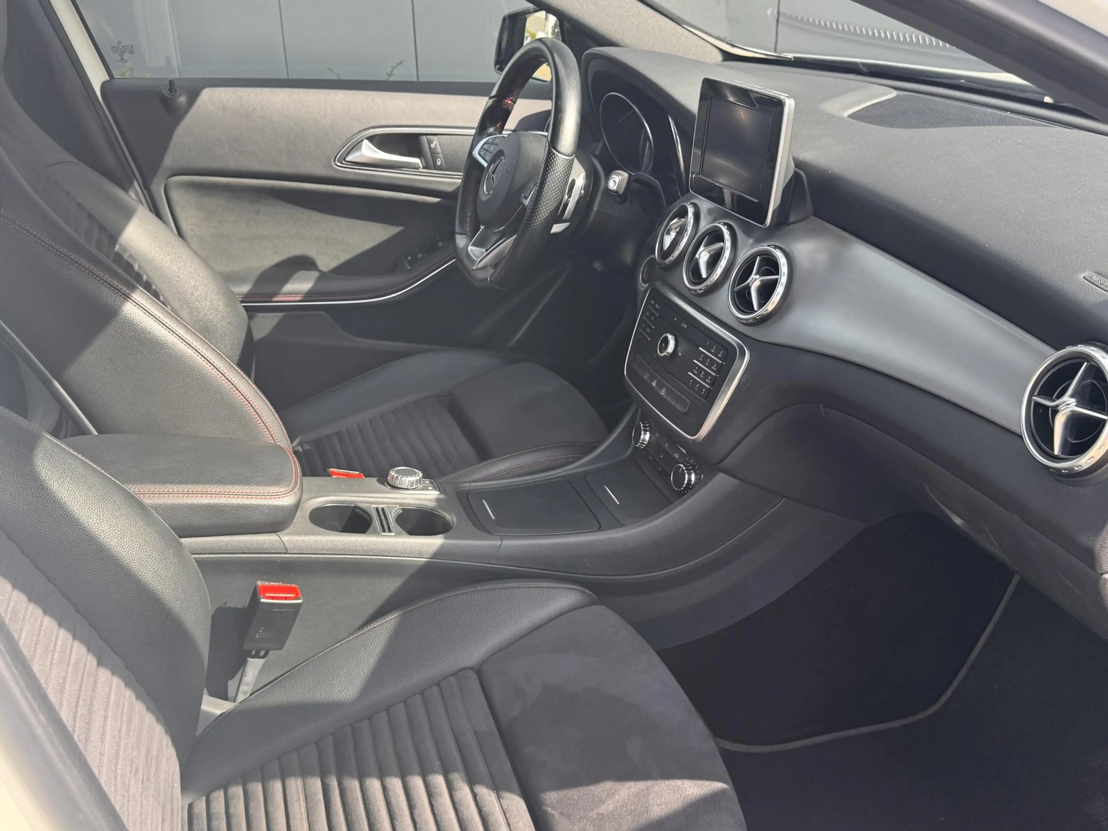 Mercedes-Benz GLA 180 GLA — photo 3