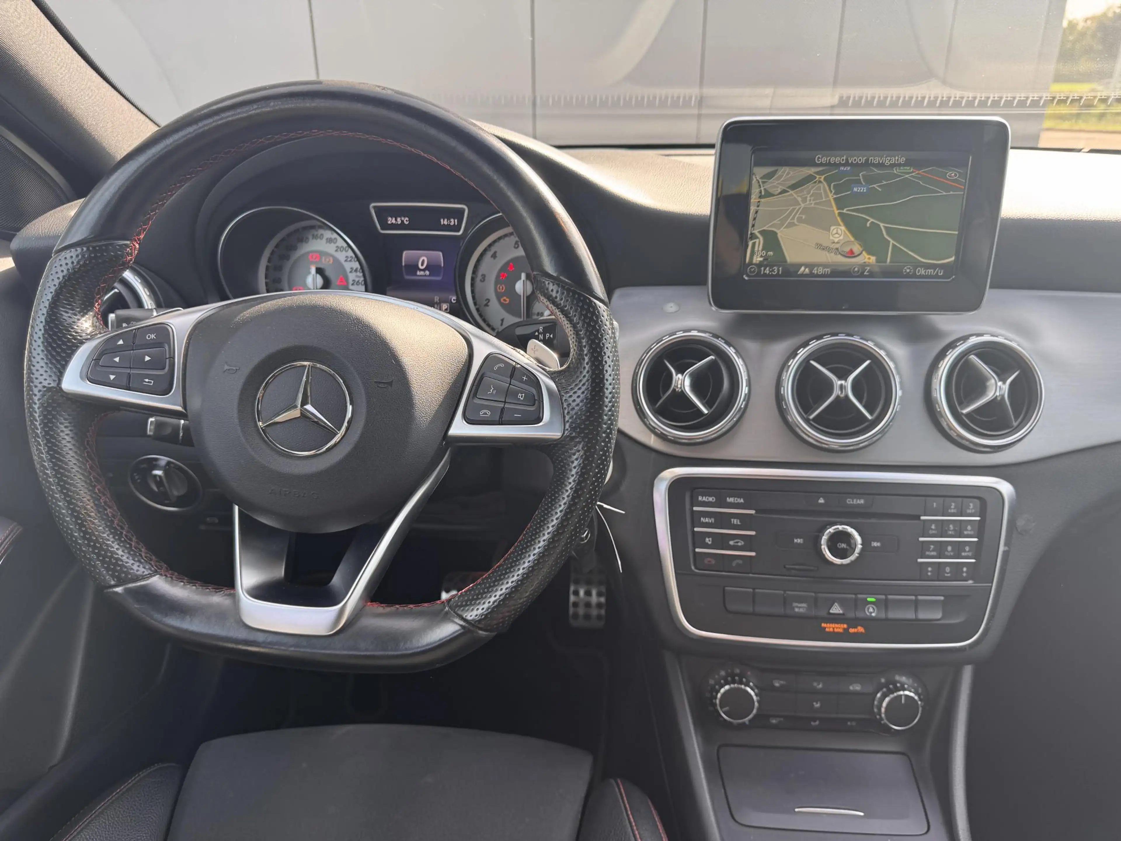 Mercedes-Benz GLA 180 GLA — photo 12
